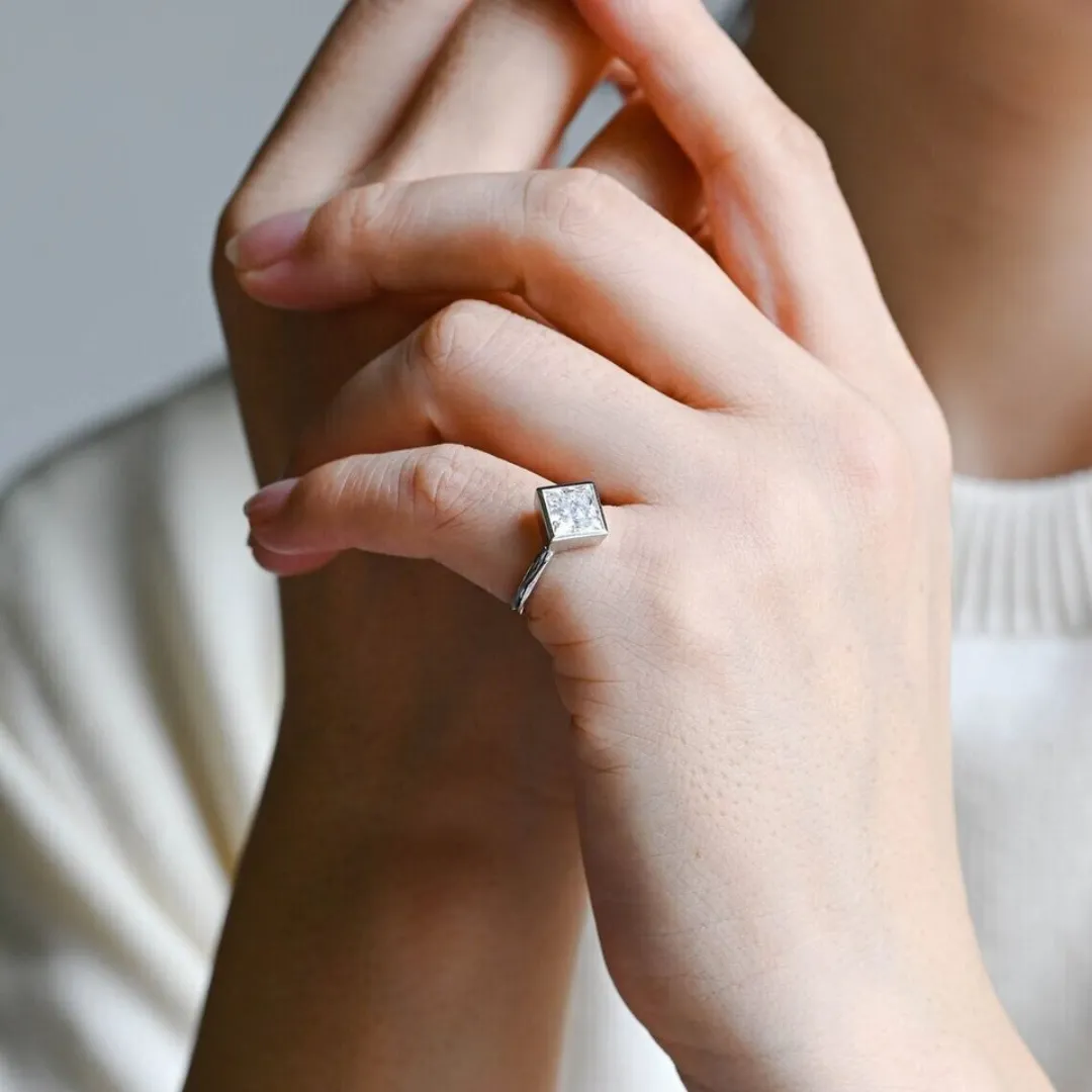 /public/photos/live/Modern Kite Set Princess Cut Moissanite Bezel Ring 700 (3).webp